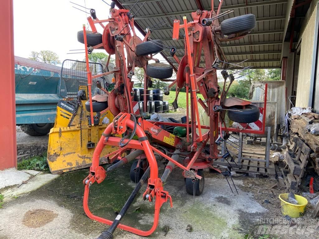 Kuhn GF8702 Raker og høyvendere
