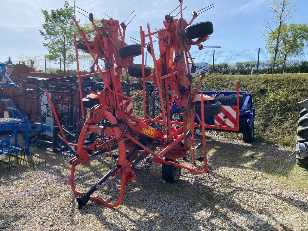 Kuhn GF8702 Raker og høyvendere