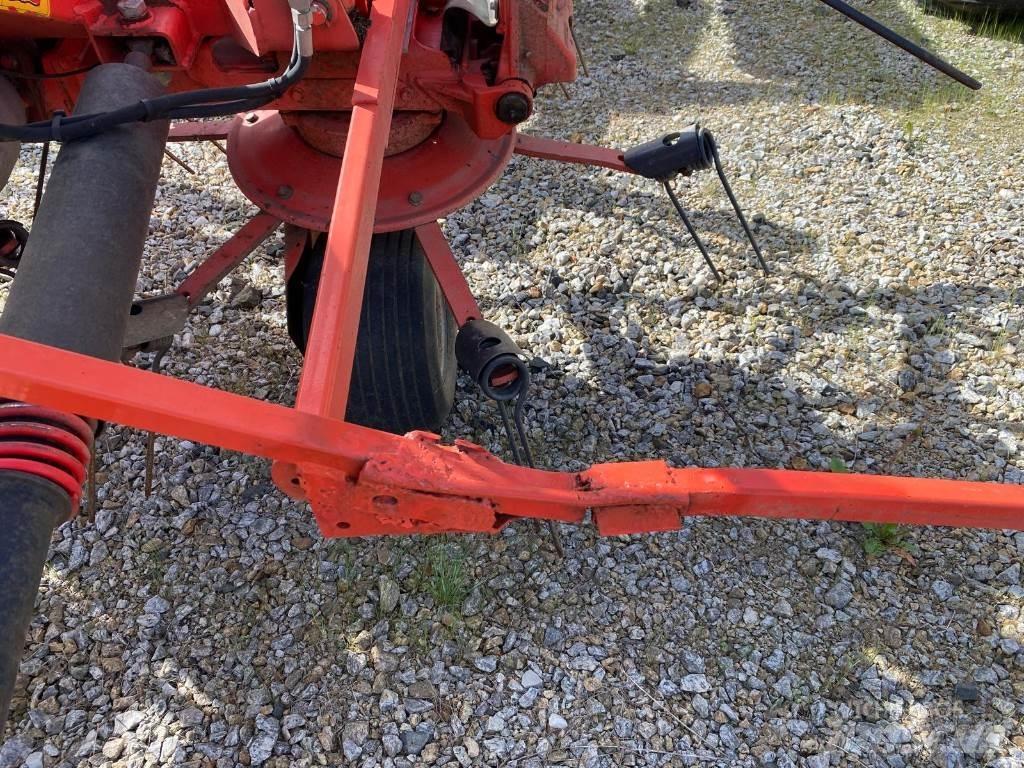Kuhn GF8702 Raker og høyvendere