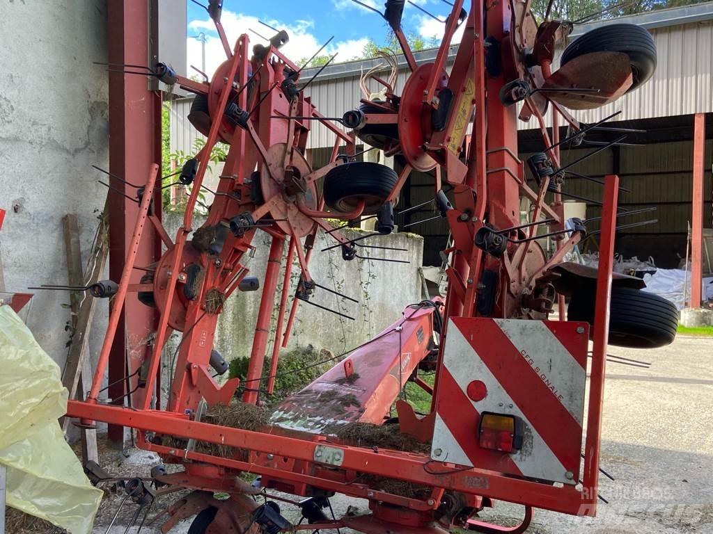 Kuhn GF8702 Raker og høyvendere