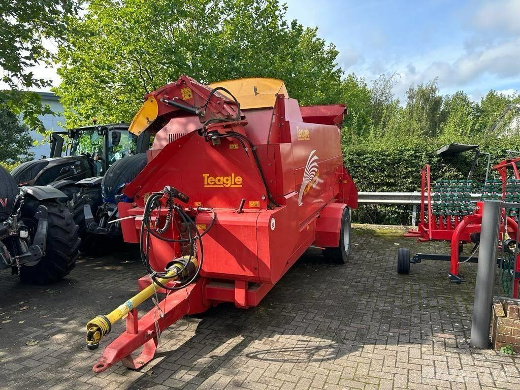 TEAGLE TOMAHAWK 1010 Rundballerivere, -kuttere og -utpakkere