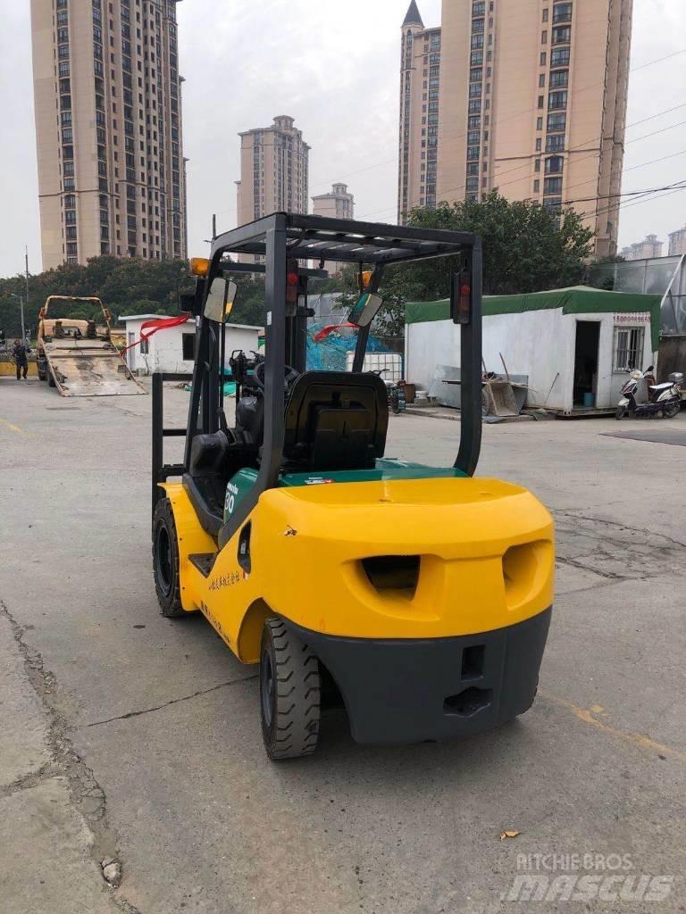 Komatsu FD30 Diesel Trucker