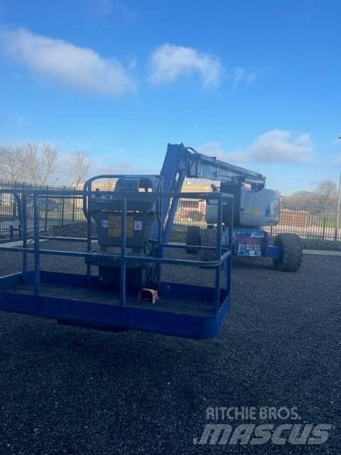 JLG 800 AJ Teleskop bomlifter