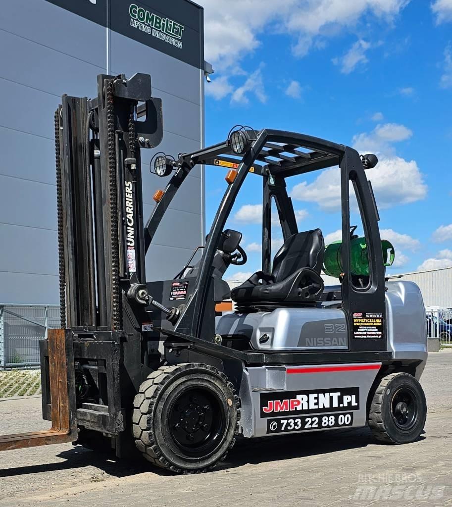 Nissan UG1D2A32LQ Propan trucker