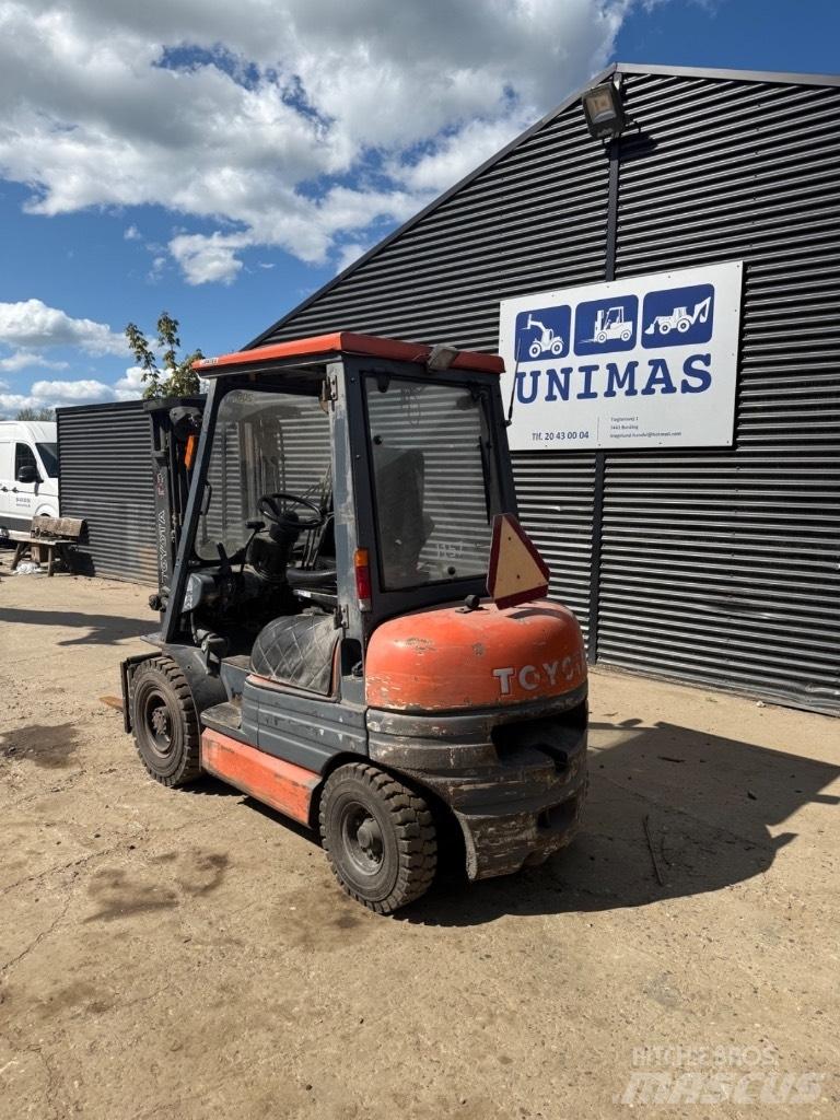 Toyota FD 25 Diesel Trucker