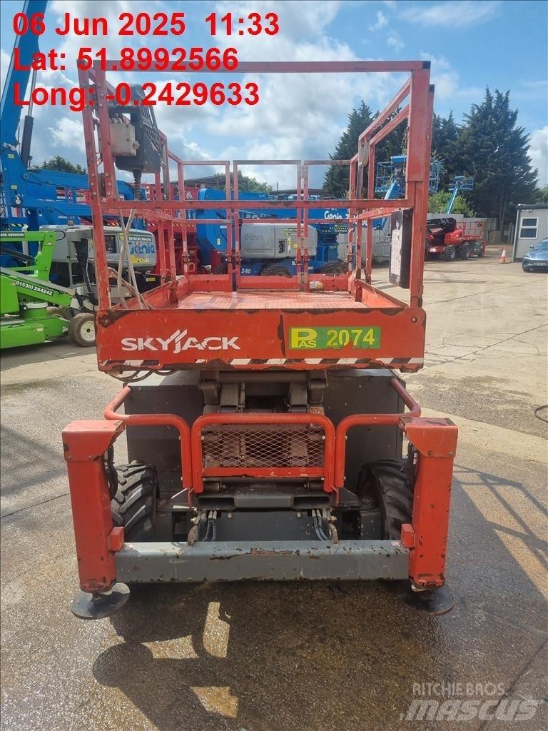 SkyJack SJ 6832 RT Sakselifter
