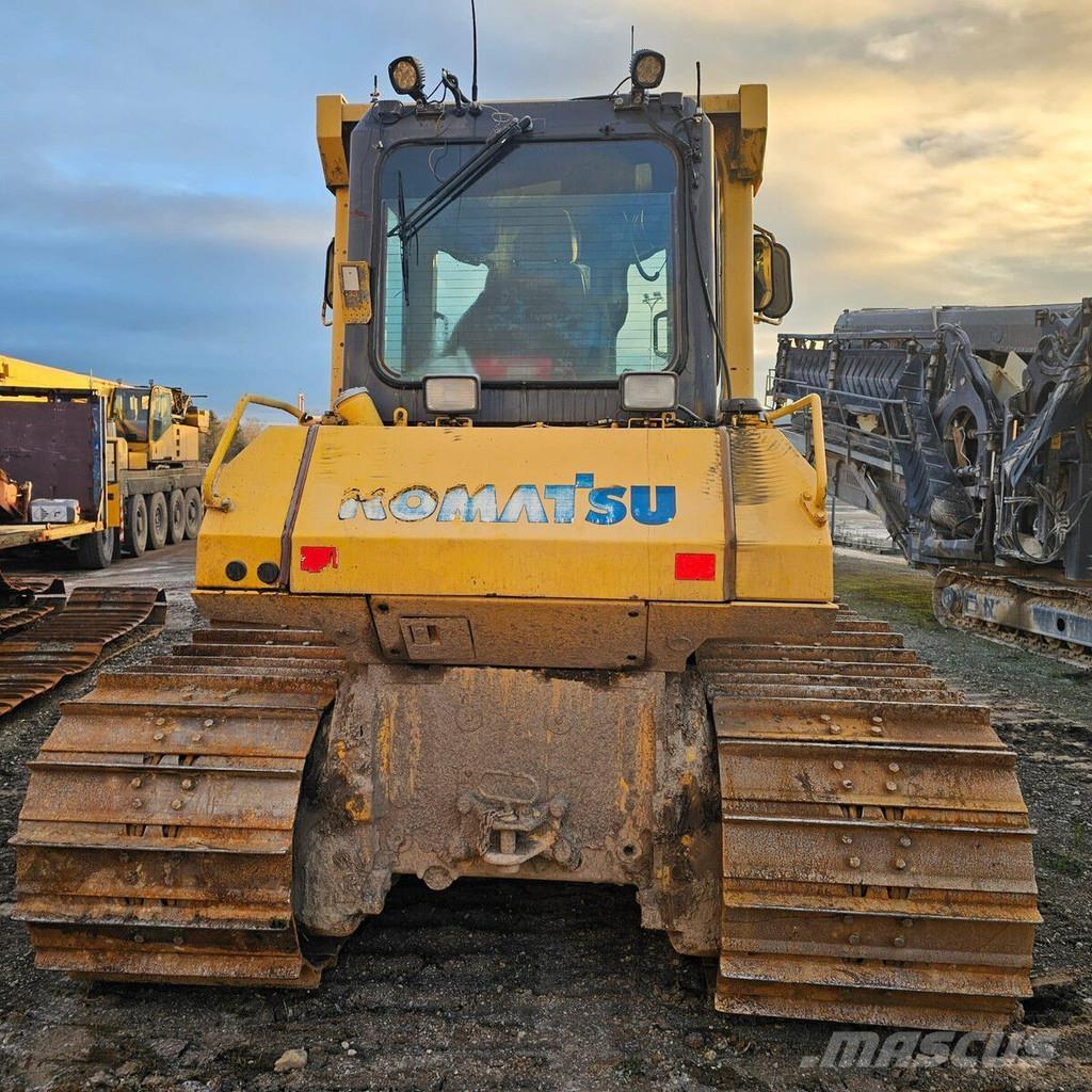 Komatsu D61PX-15F0 Dozere Beltegående