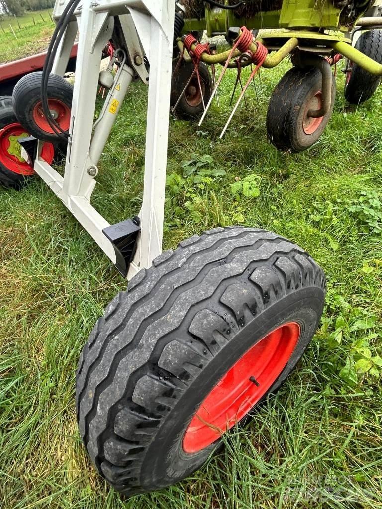 CLAAS VOLTO 1100T Raker og høyvendere
