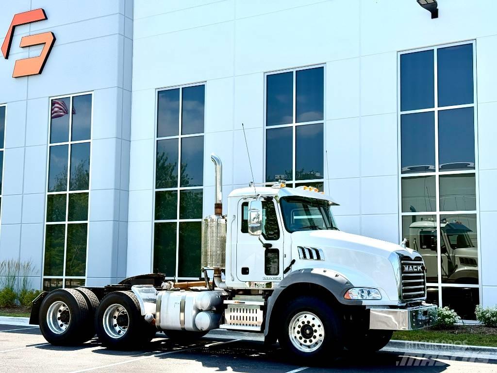 Mack GU 813 Trekkvogner