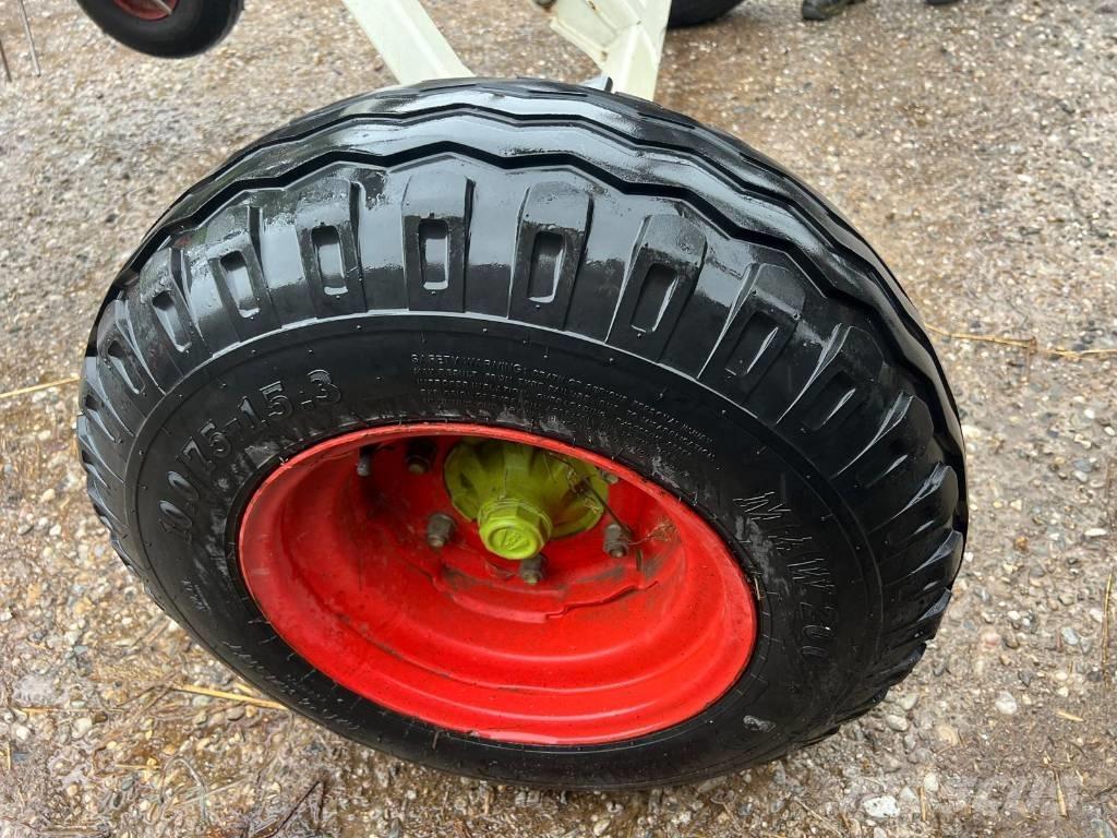 CLAAS Volto 1100 T Raker og høyvendere