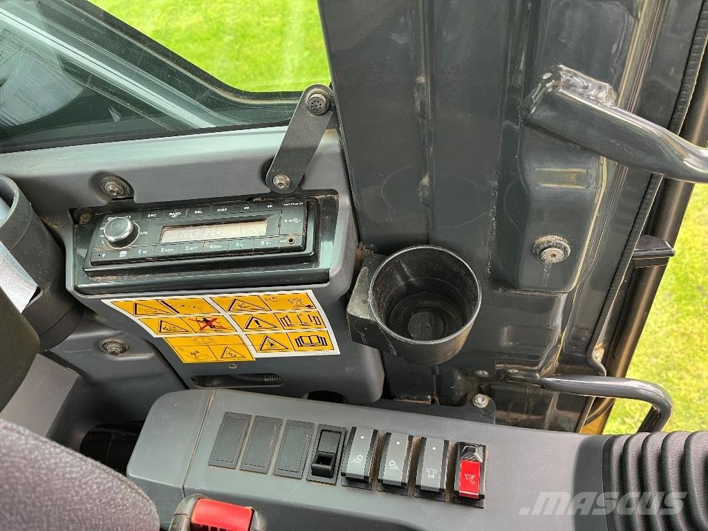 Komatsu PW 118 Hjulgravere