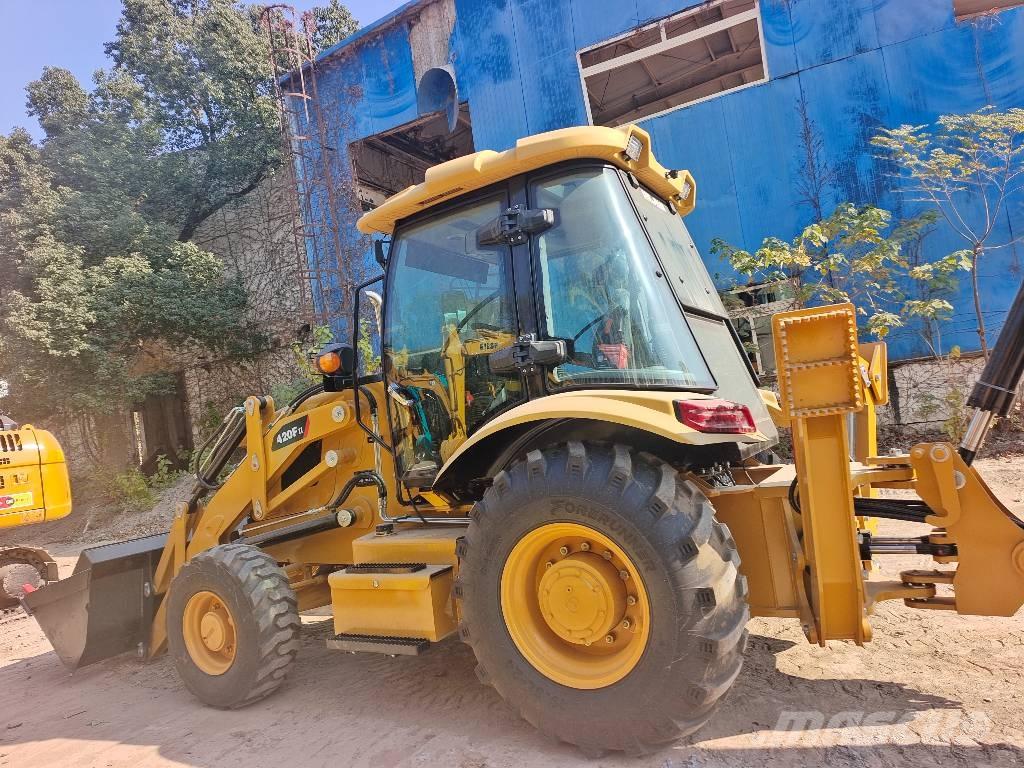 CAT 420F  NEW MACHINE Traktorgravere