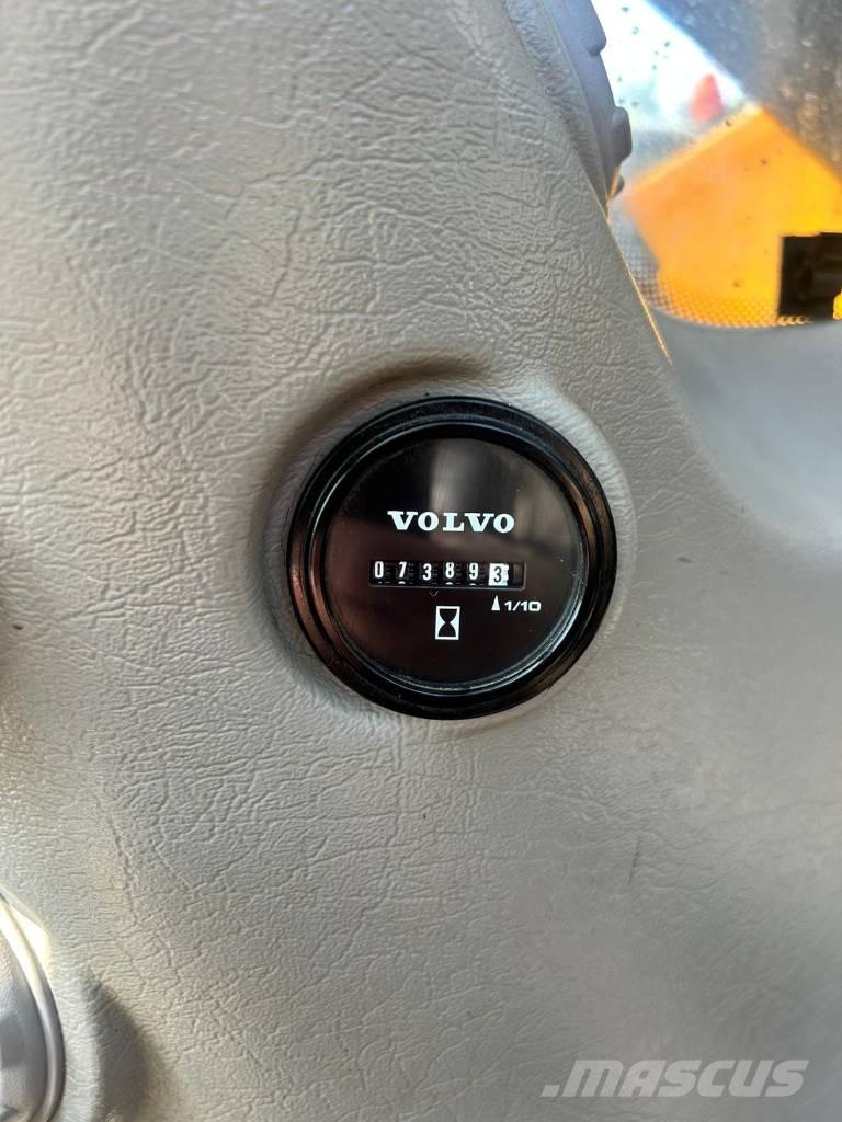 Volvo EC 220 E Beltegraver