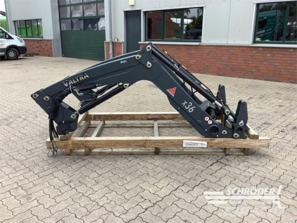 Valtra X36 DM Frontlastere og graveredskap