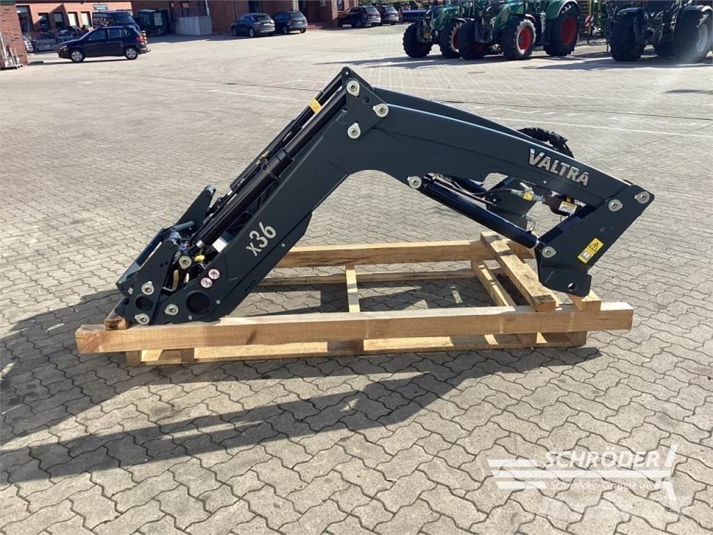 Valtra X36 DM Frontlastere og graveredskap