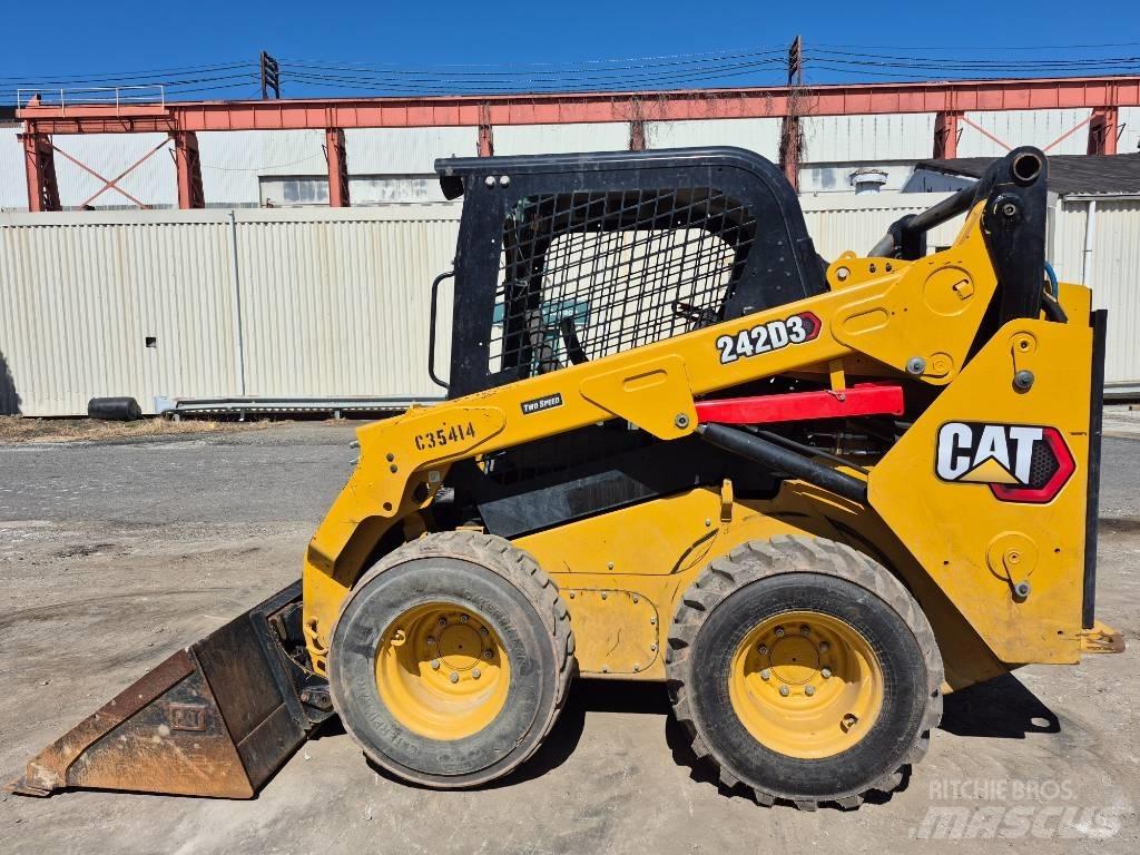 CAT 242 D Kompaktlastere