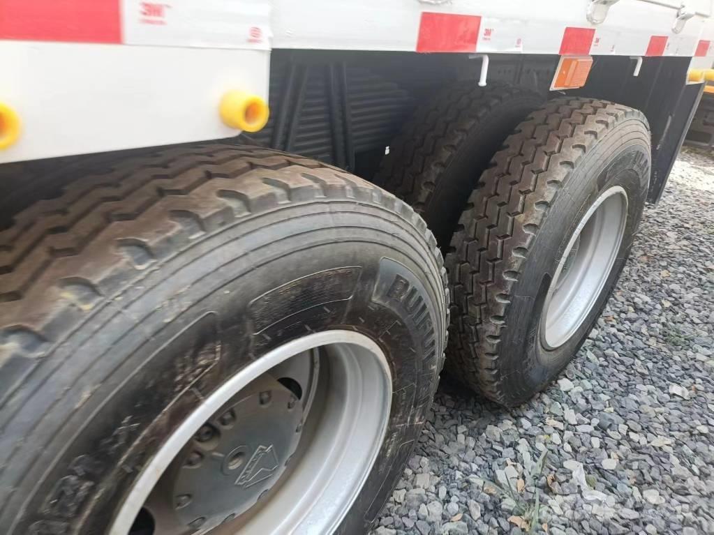 Howo 371 Vinsjer, taljer og materialheiser