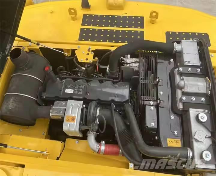 Komatsu PC220-8 Beltegraver