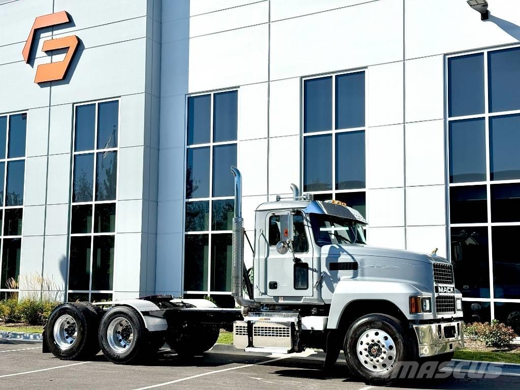 Mack Pinnacle Trekkvogner