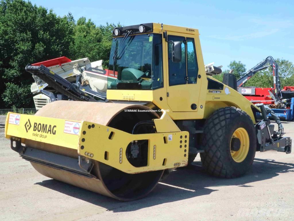 Bomag BW 213 D H-4 i Hjullaster til komprimering