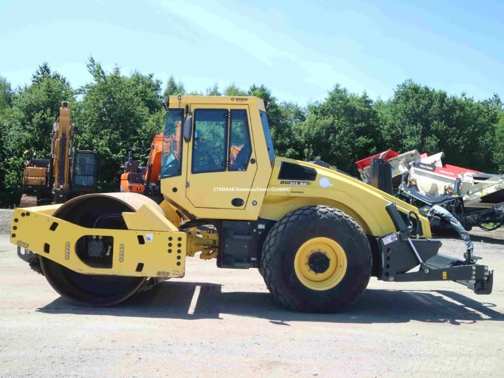Bomag BW 213 D H-4 i Hjullaster til komprimering