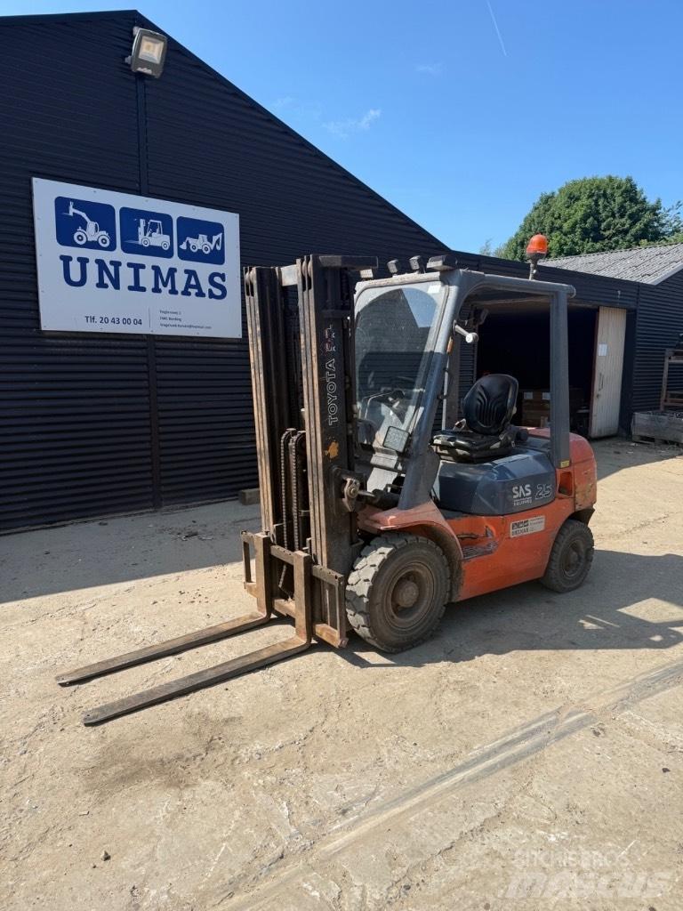 Toyota FD 25 Diesel Trucker