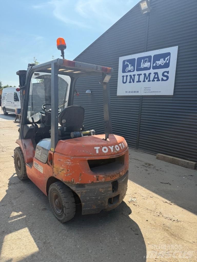 Toyota FD 25 Diesel Trucker