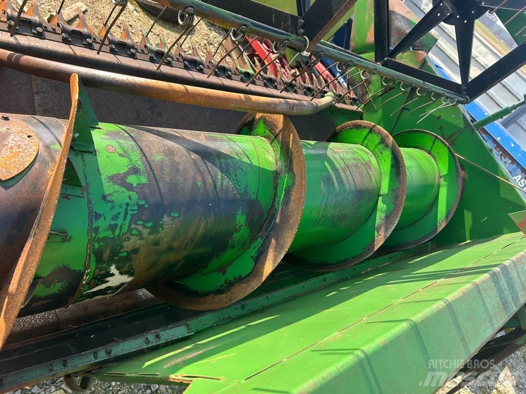 John Deere 2256 Skurtreskere