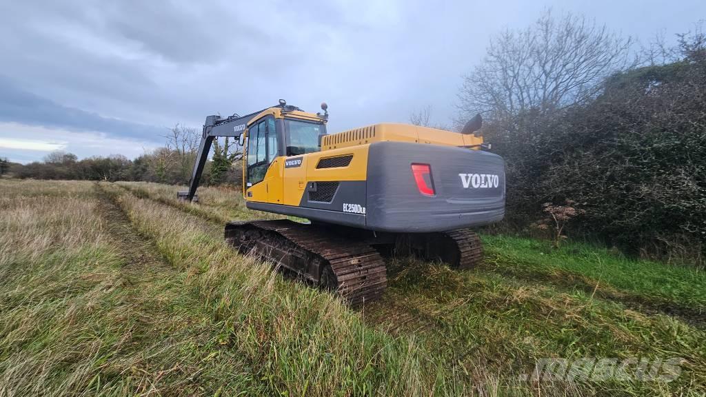 Volvo EC 250 D LR Beltegraver