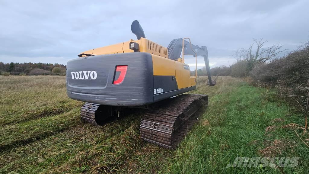 Volvo EC 250 D LR Beltegraver