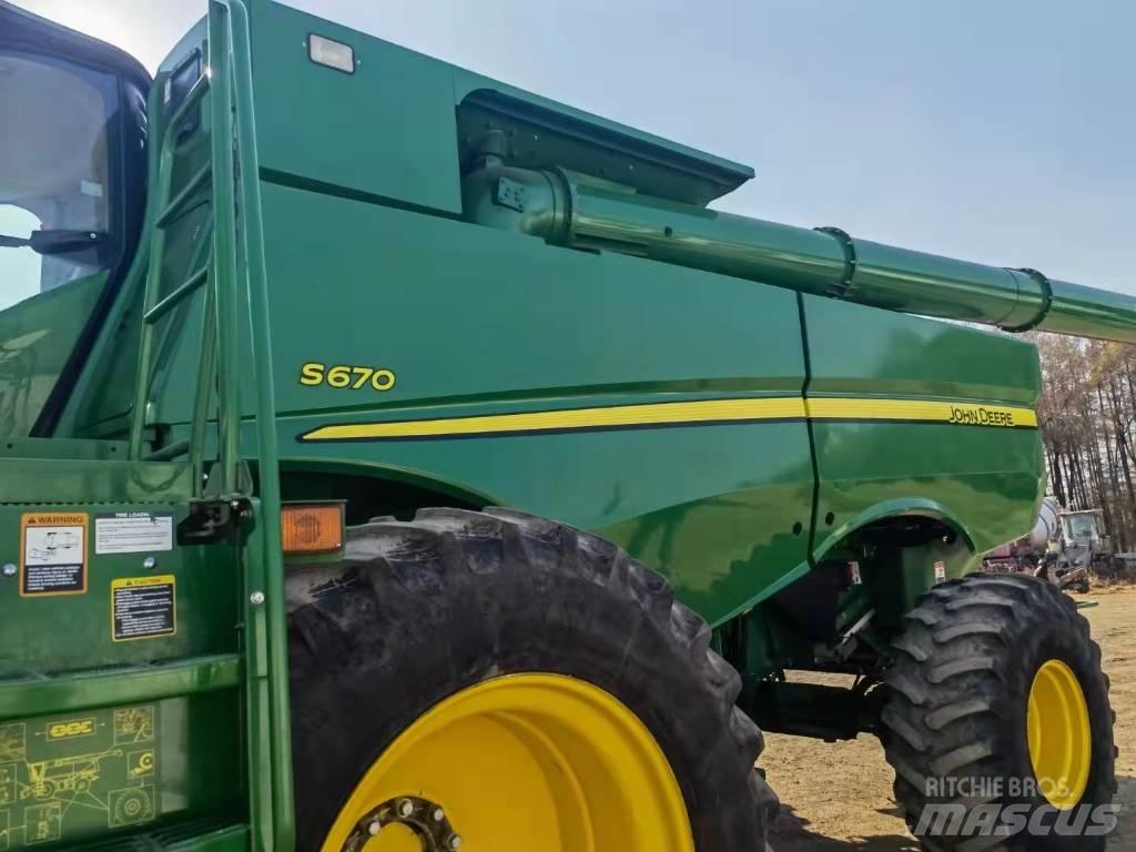John Deere S670 Skurtreskere