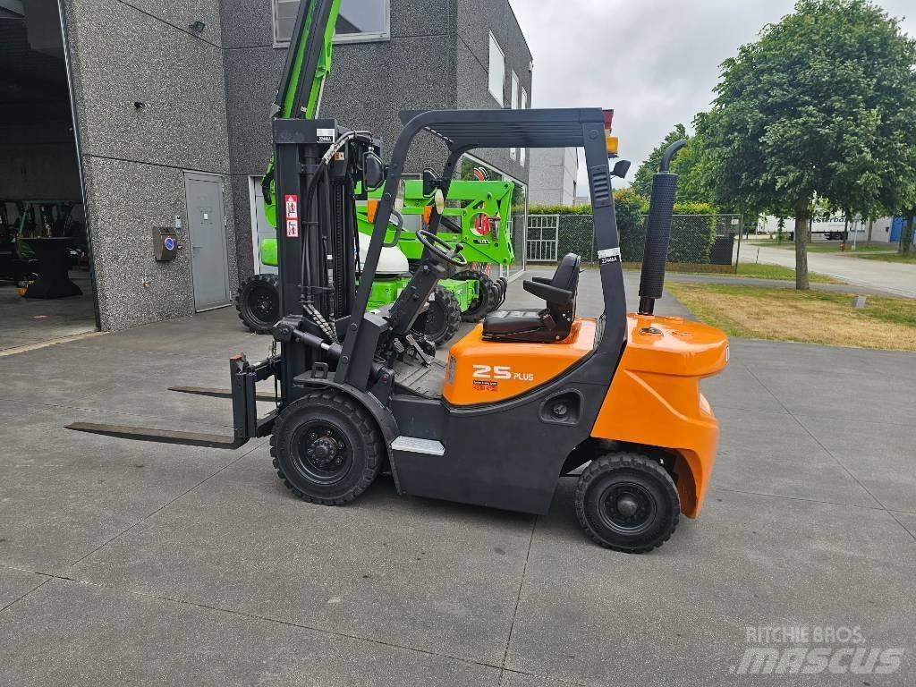 Doosan D 25 G Diesel Trucker
