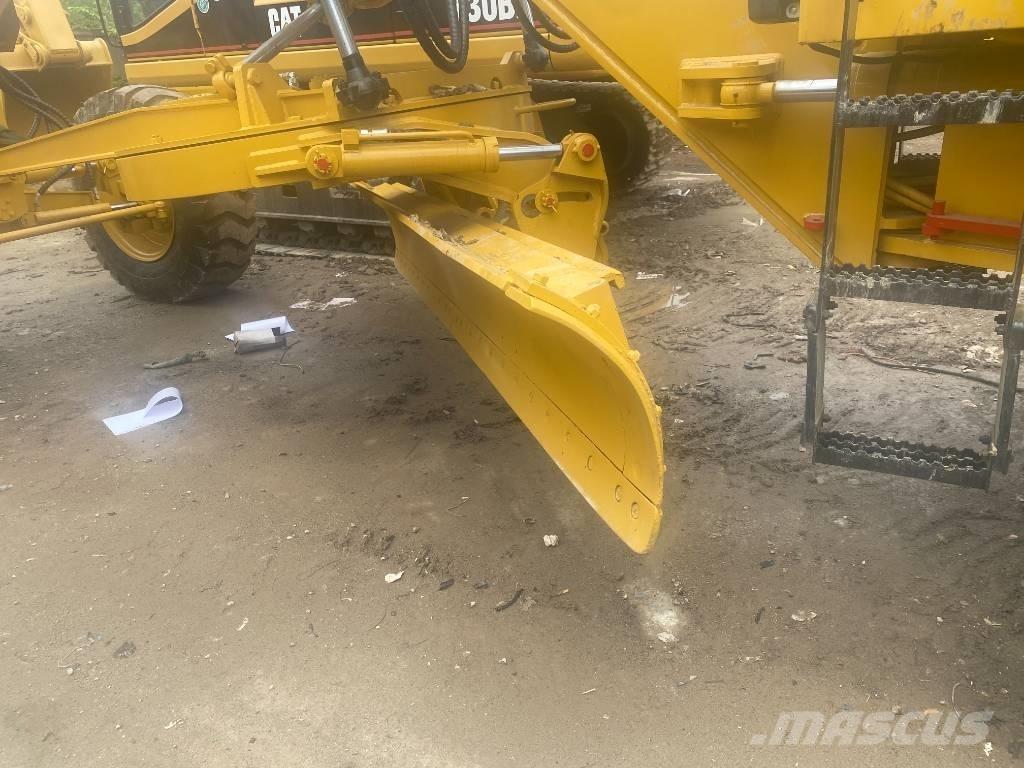CAT 120 H Veihøvler