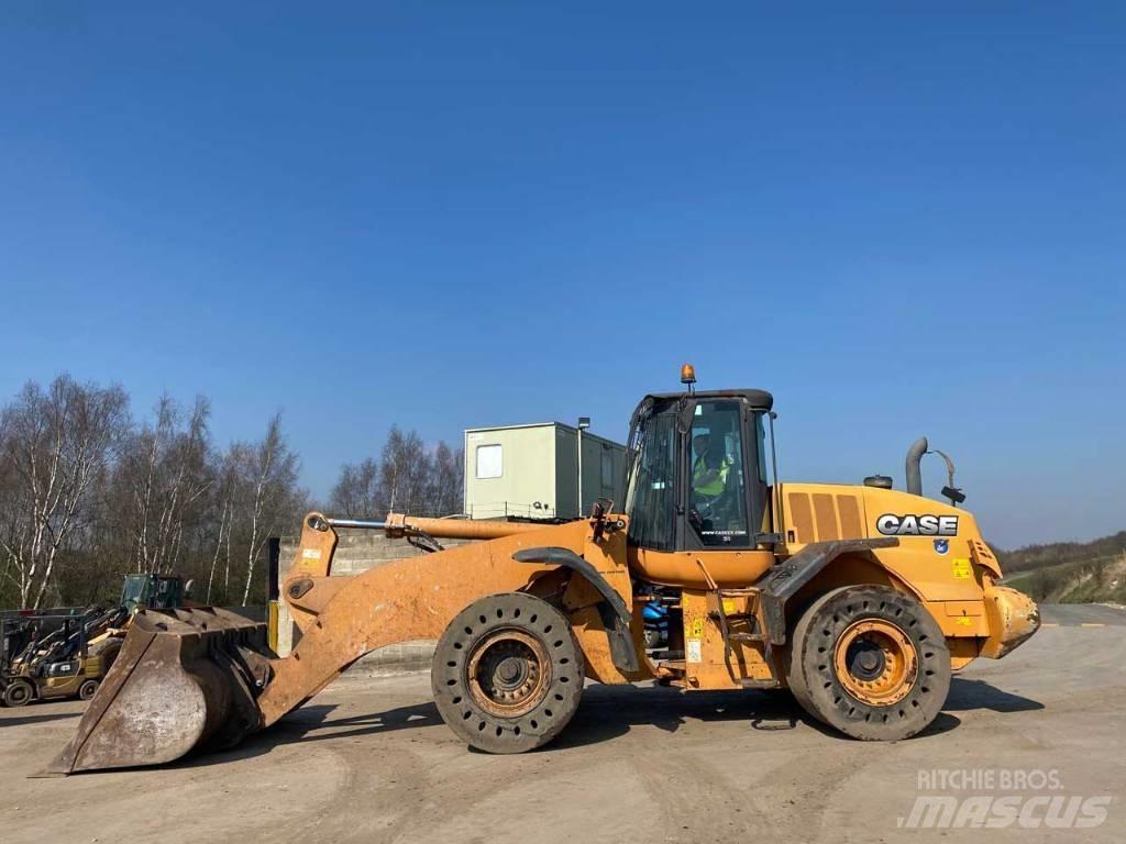 CASE 821 F Hjullastere