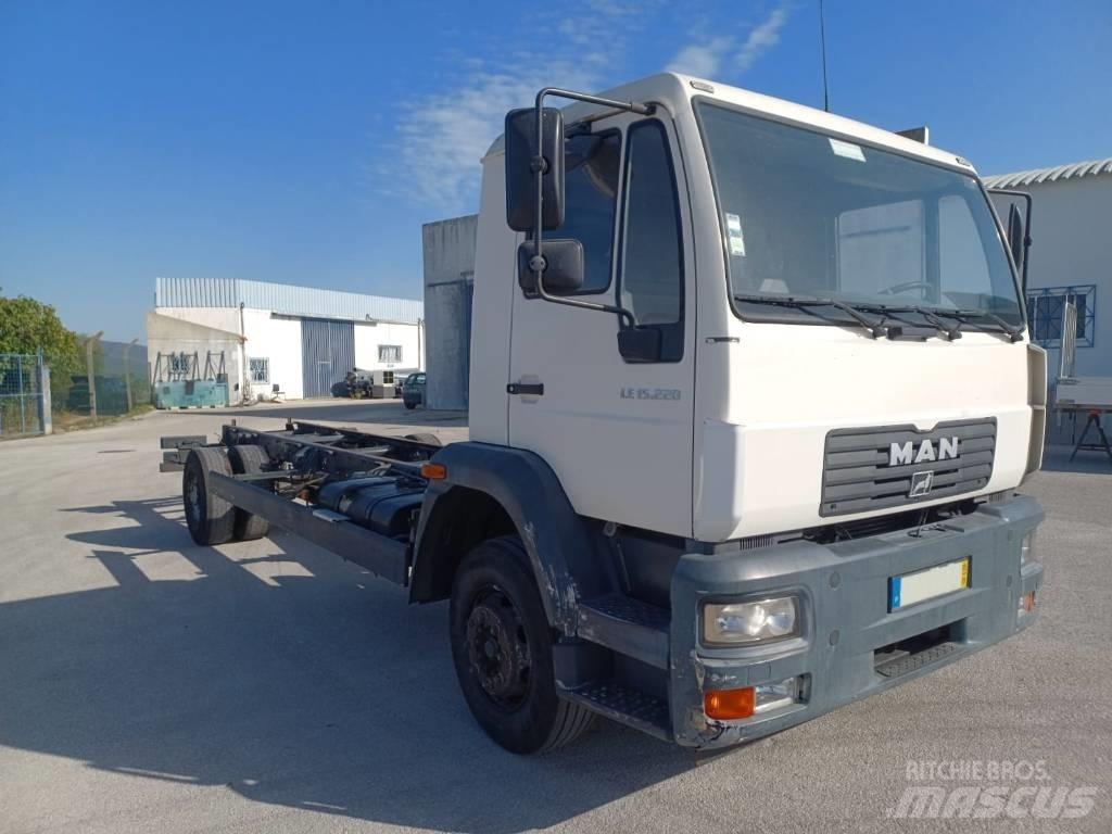 MAN 15.225 Chassis