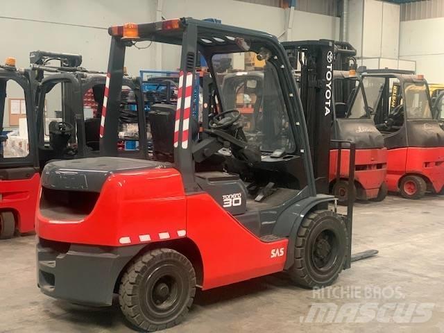 Toyota 8 FD F 30 Diesel Trucker