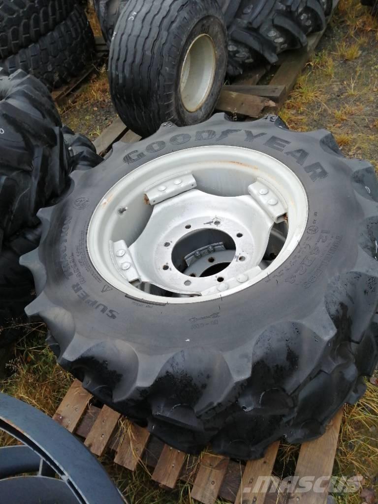 Goodyear 12,4r24 Dekk, hjul og felger