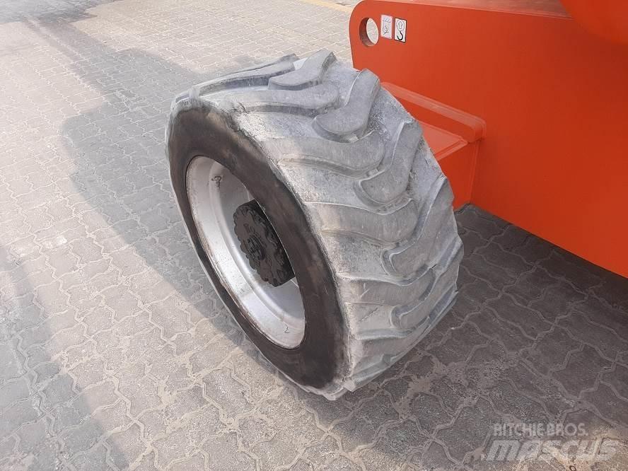 JLG 800AJ Leddede bomlifter