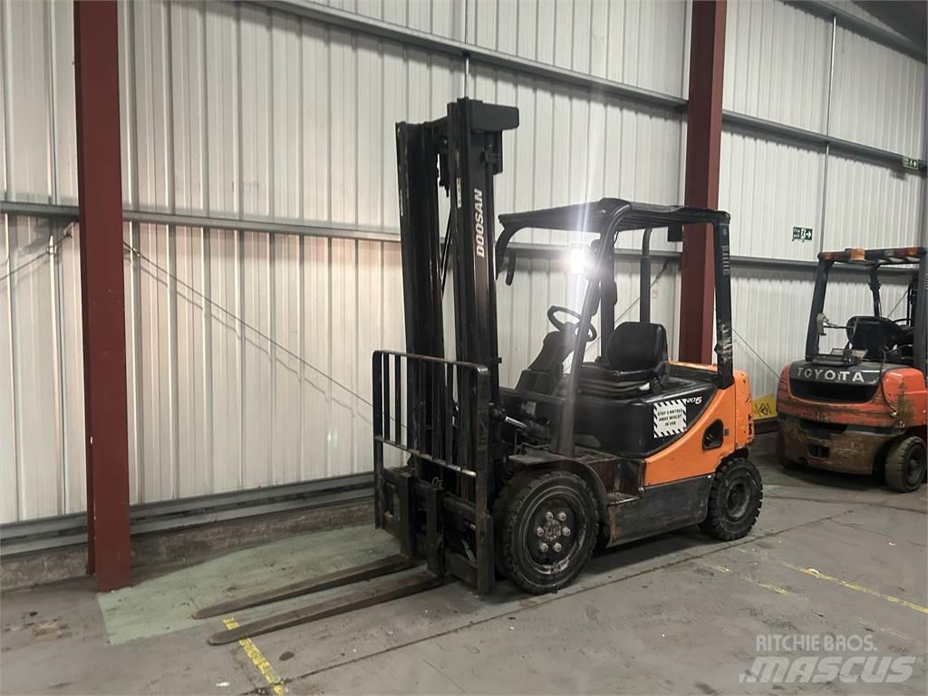 Doosan D25S-5 Diesel Trucker