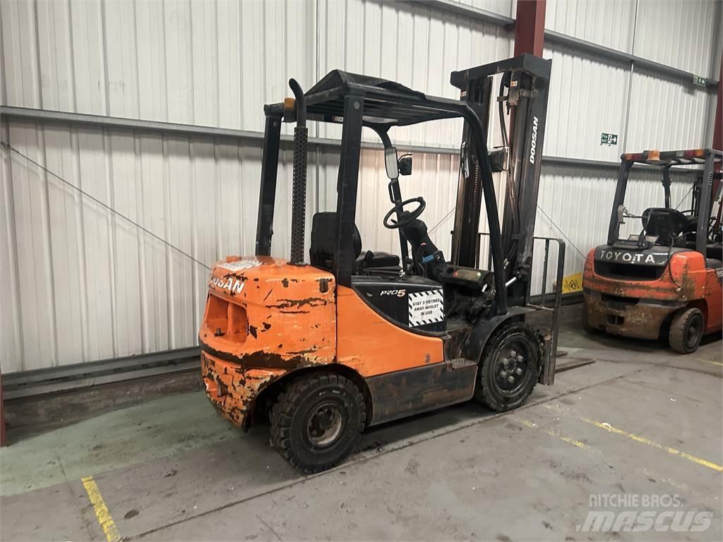 Doosan D25S-5 Diesel Trucker