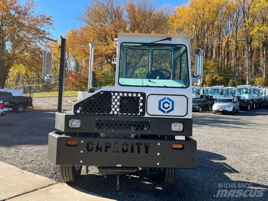 Capacity TJ9000 DOT Terminaltraktor