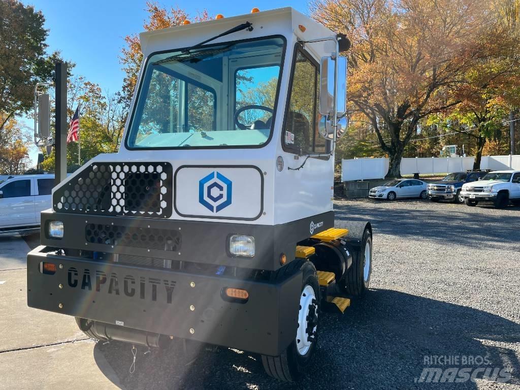 Capacity TJ9000 DOT Terminaltraktor