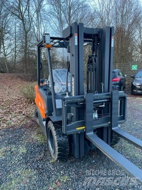 Doosan D30NXS Diesel Trucker
