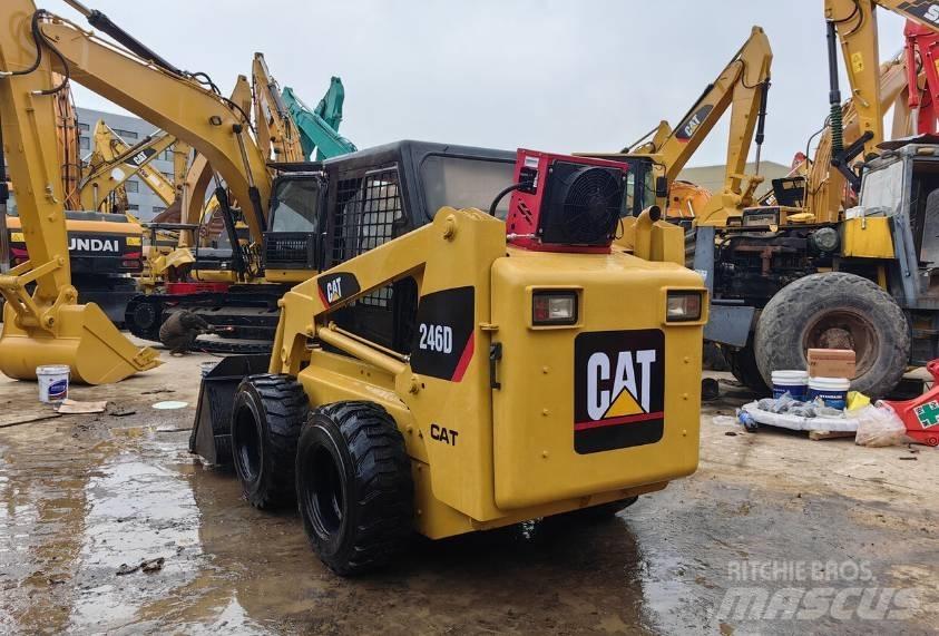 CAT 246D Kompaktlastere