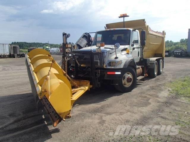 International 7400 Snøploger- og skjær