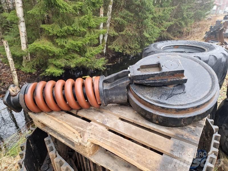 Hitachi ZX 300 Belter, kjettinger og understell