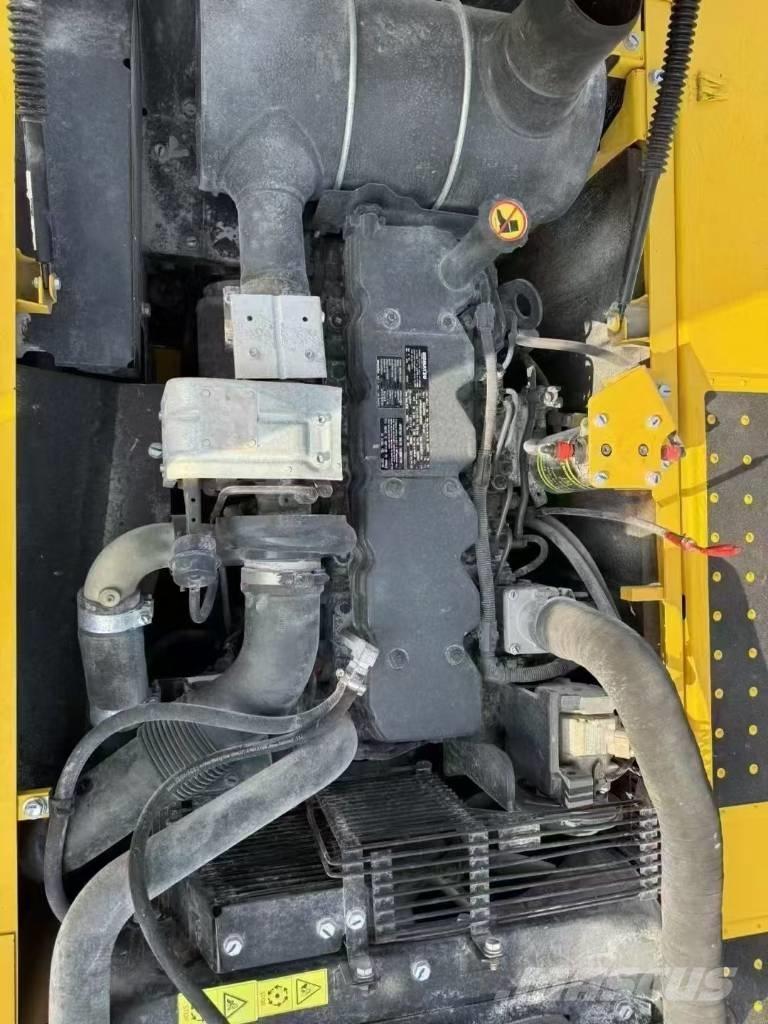 Komatsu 220-8 Beltegraver