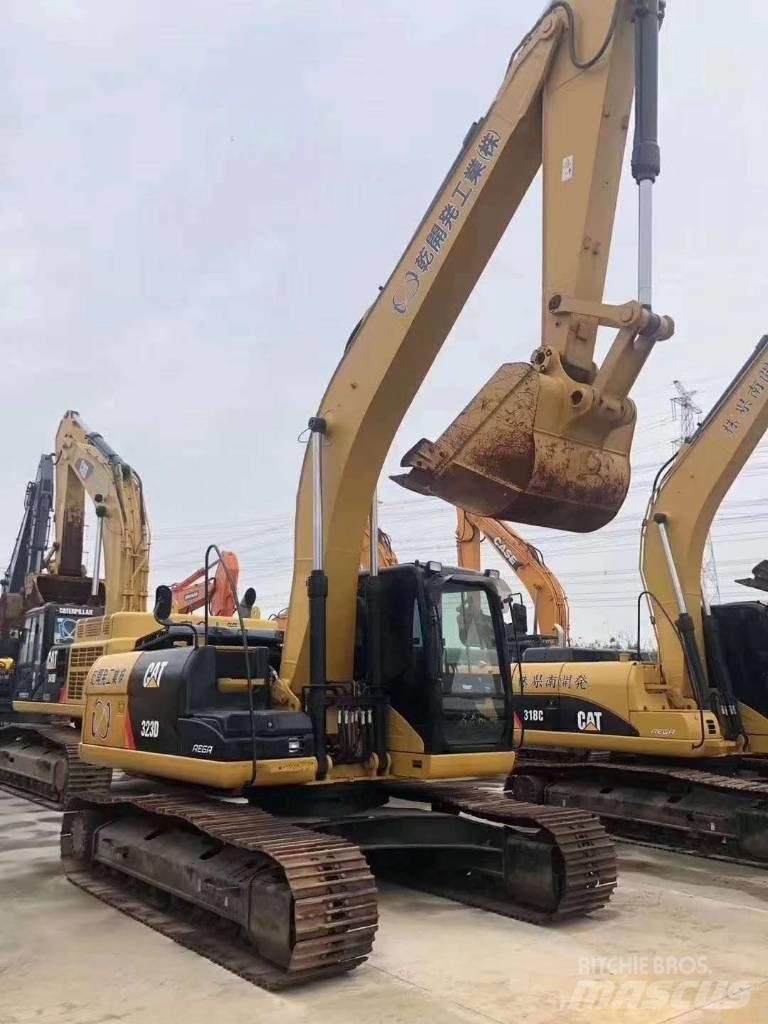 CAT 323 Beltegraver