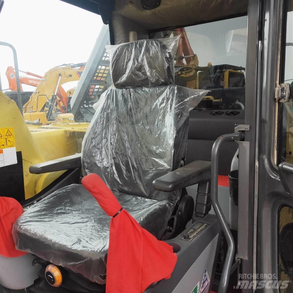 Komatsu PC200-8 Beltegraver