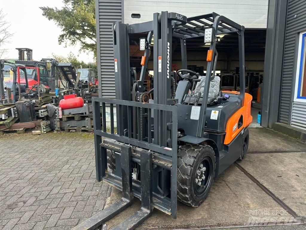 Doosan D30NX Diesel Trucker